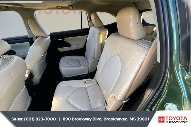 Used 2024 Toyota Highlander XLE image 19