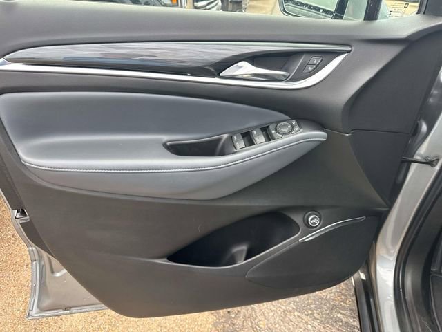 Used 2023 Buick Enclave Essence image 25