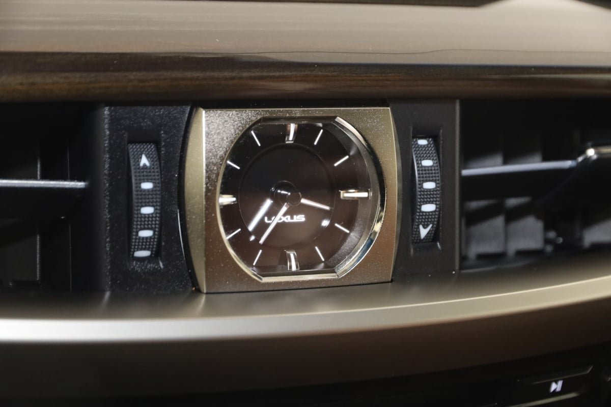 Used 2020 Lexus LX 570 4WD w/ Luxury Package image 33