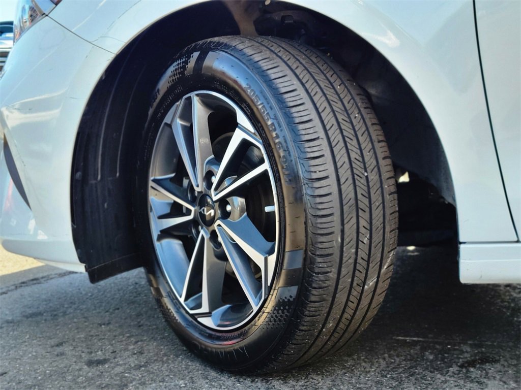 Used 2023 Kia Forte LXS image 27