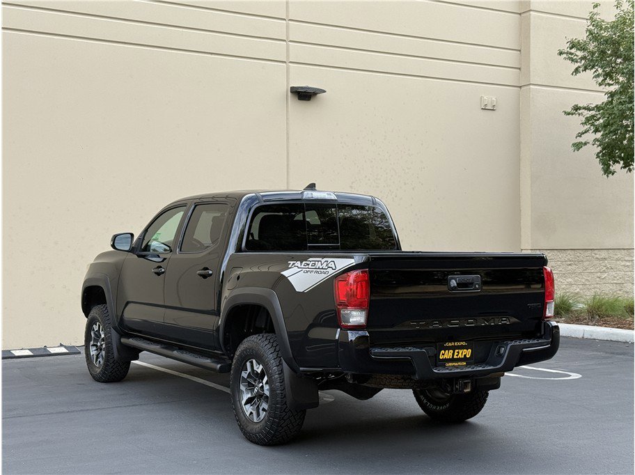 Used 2017 Toyota Tacoma TRD Off-Road image 4