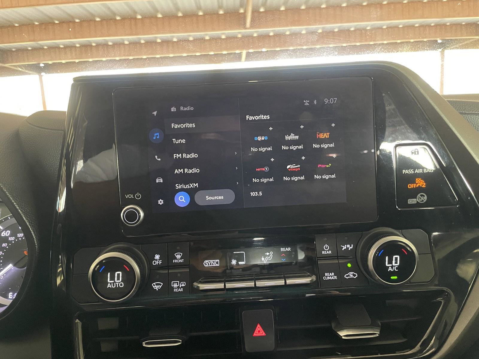 Used 2023 Toyota Highlander LE image 12