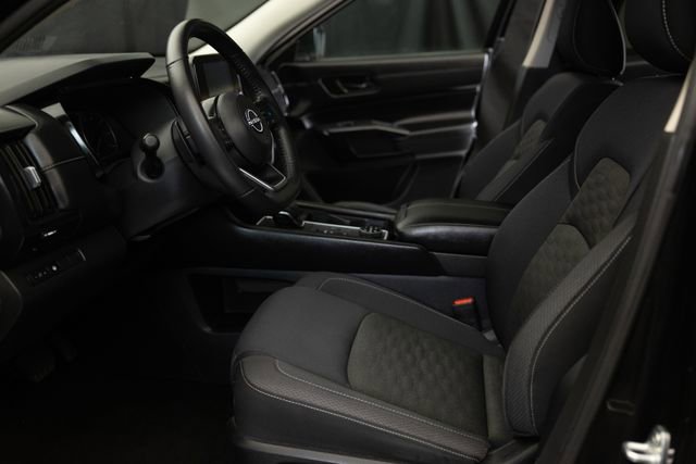 Used 2024 Nissan Pathfinder SV AWD/4WD image 30