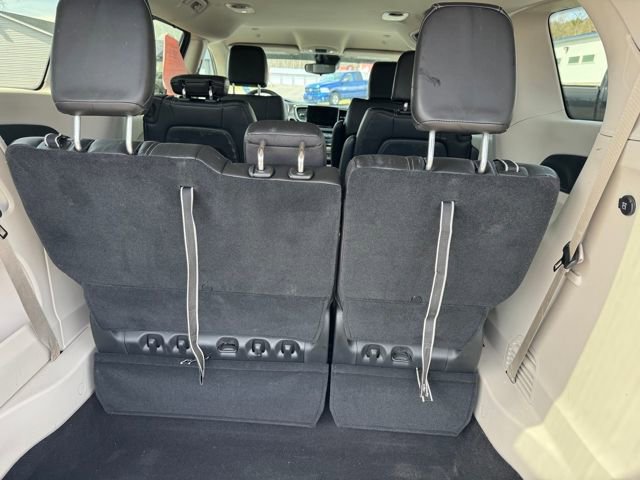 Used 2023 Chrysler Pacifica Touring-L image 33