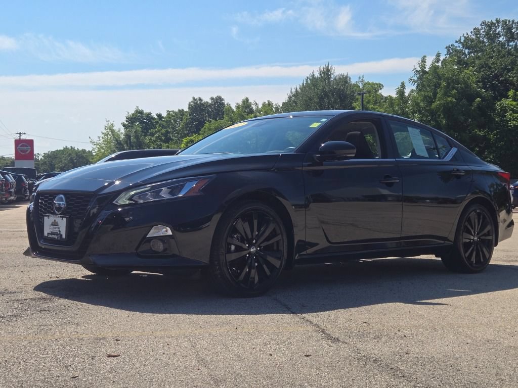 Used 2022 Nissan Altima 2.5 SR w/ Midnight Edition Package FWD image 4