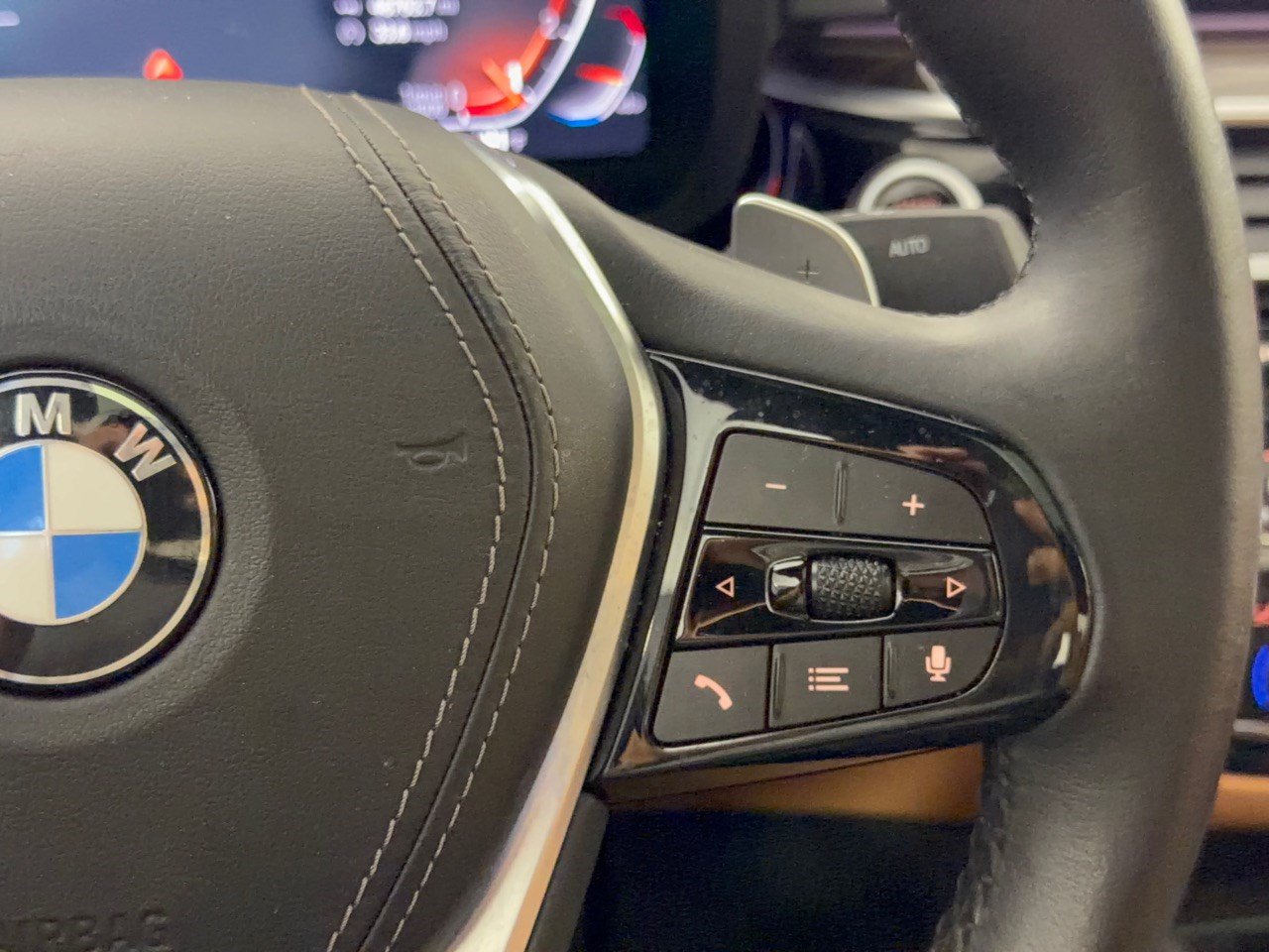 Used 2023 BMW 530i w/ Premium Package RWD image 19