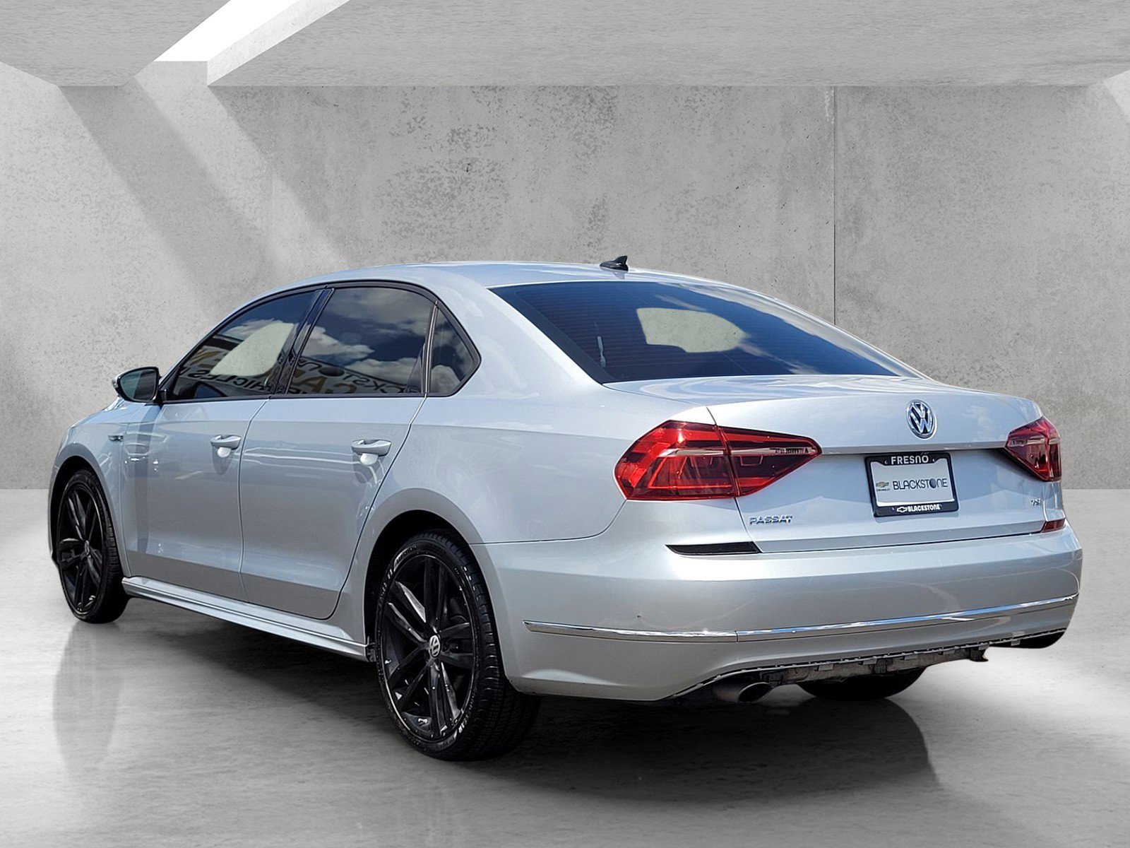 Used 2018 Volkswagen Passat 2.0T S FWD image 6