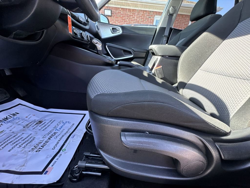 Used 2022 Kia Soul LX w/ Technology Package FWD image 12