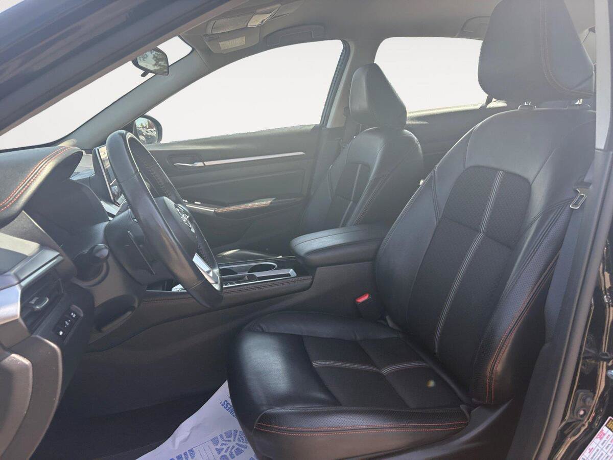 Used 2024 Nissan Altima 2.5 SR FWD image 9