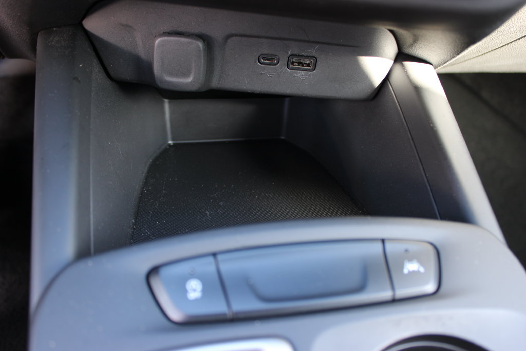 Certified 2024 Chevrolet Trax RS FWD image 17