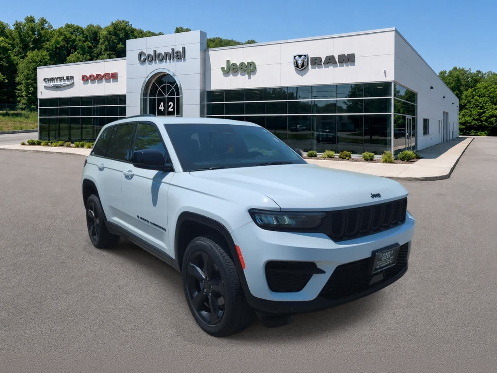 Used 2023 Jeep Grand Cherokee Altitude AWD/4WD image 8