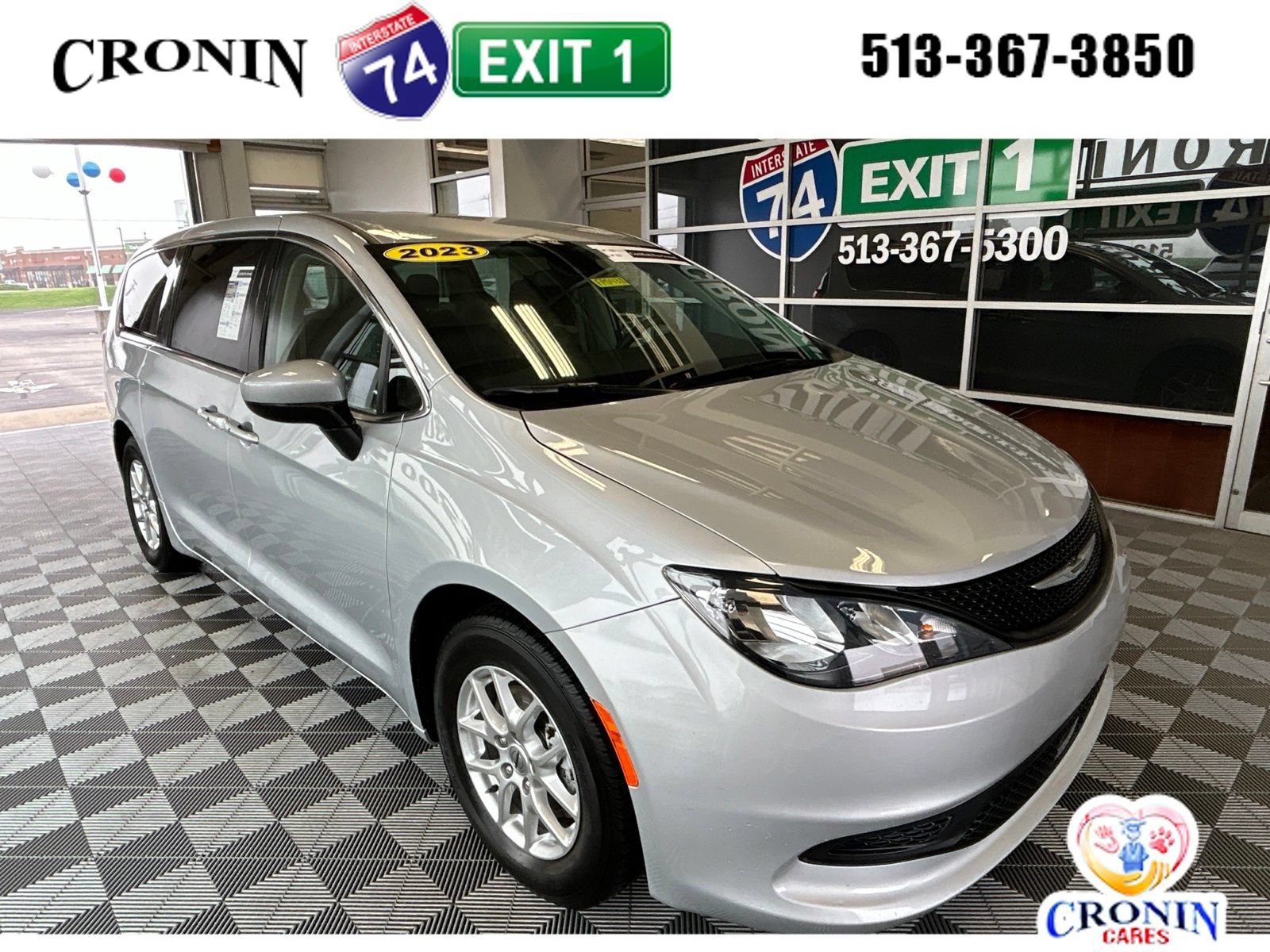 Used 2023 Chrysler Voyager LX FWD image 1