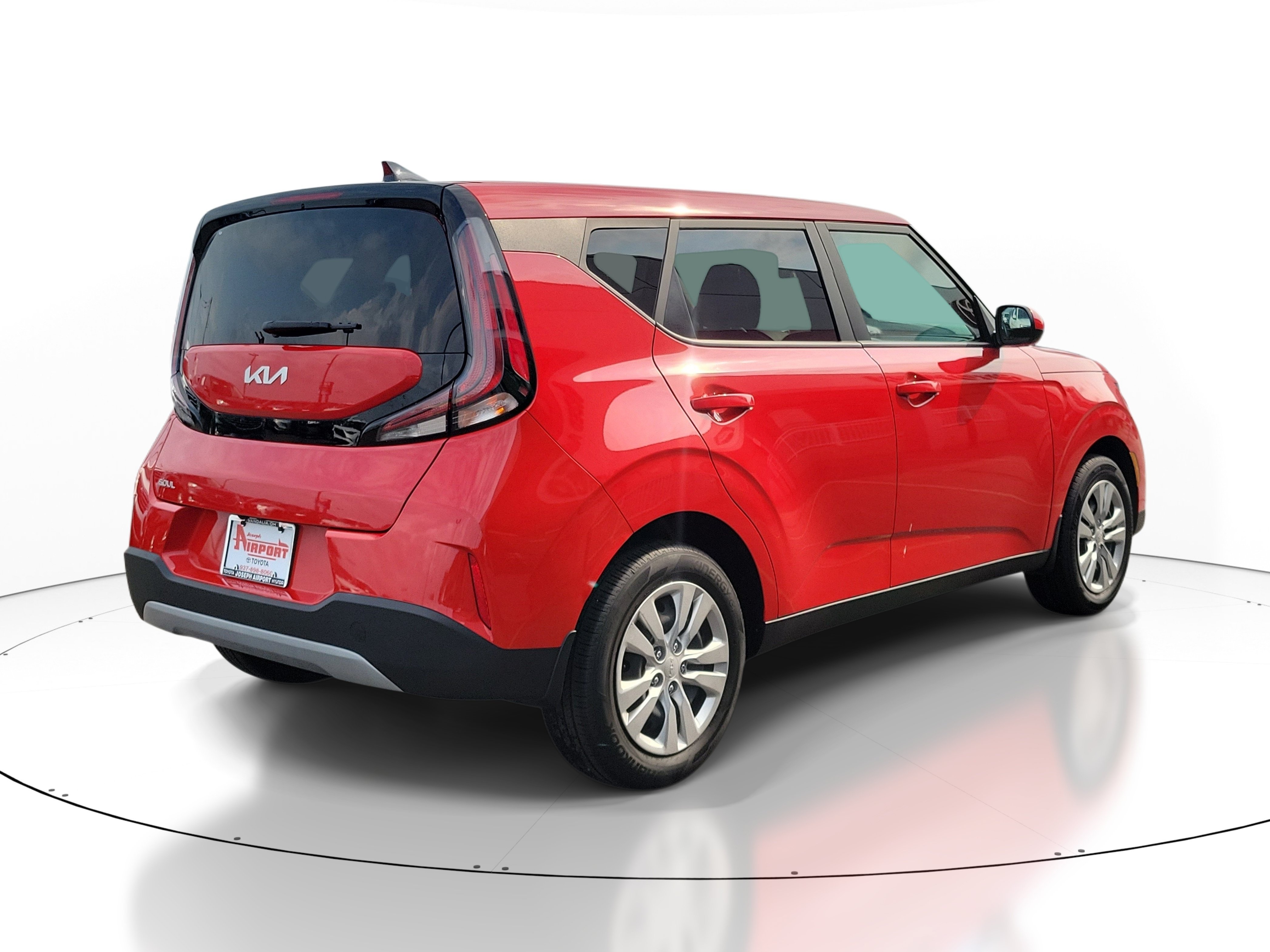 Used 2025 Kia Soul LX FWD image 4