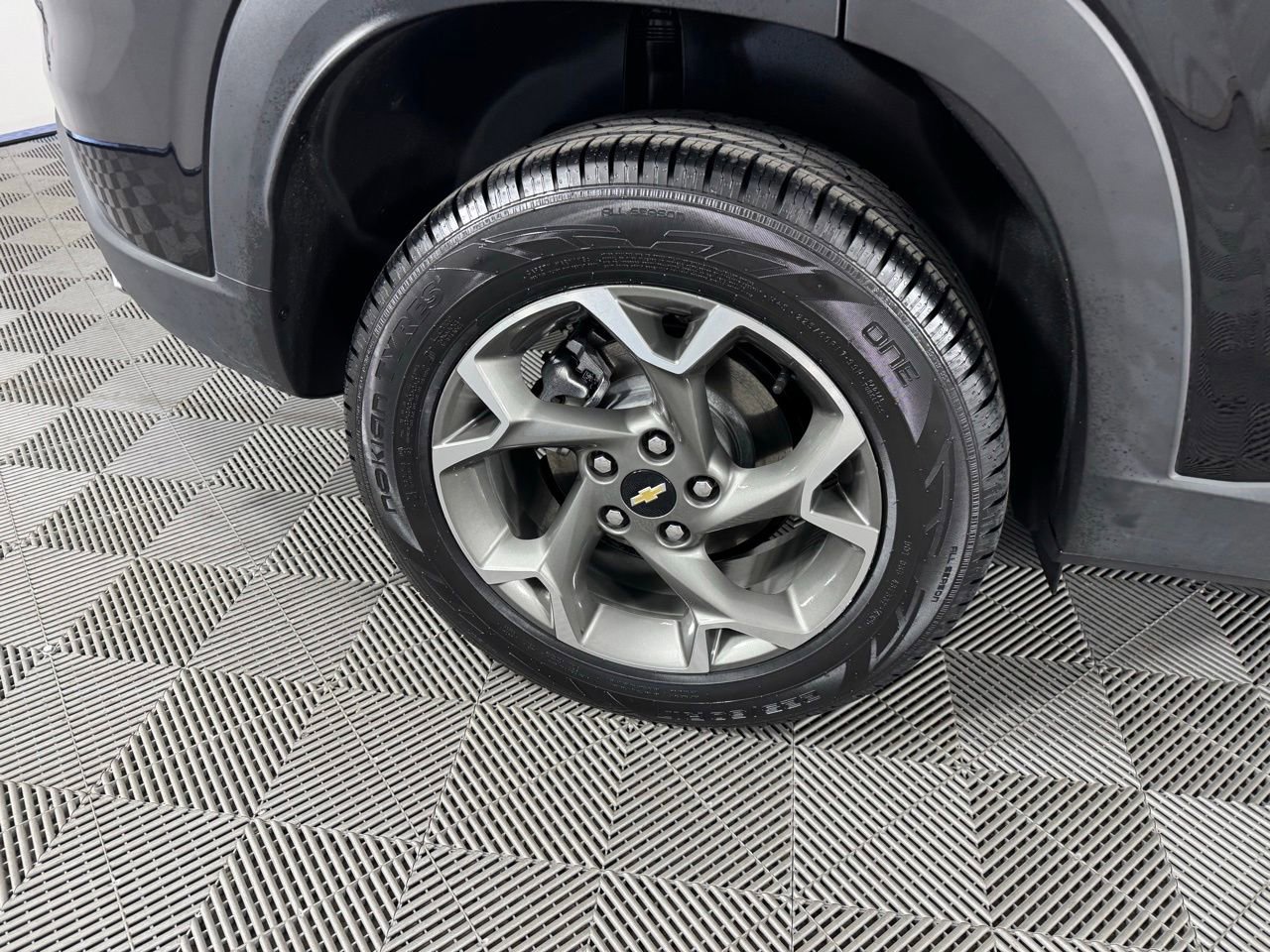 Used 2025 Chevrolet Trax LT FWD image 48