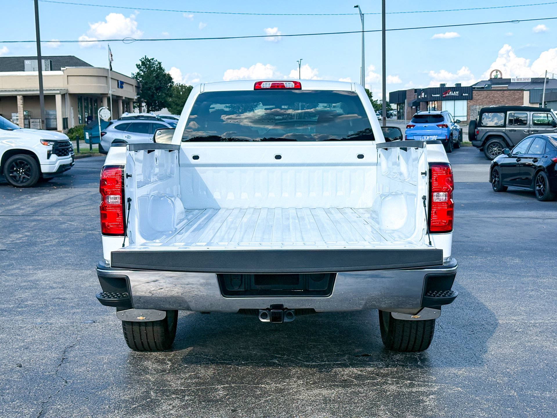 Used 2018 Chevrolet Silverado 1500 LT w/ LT Convenience Package AWD/4WD image 30