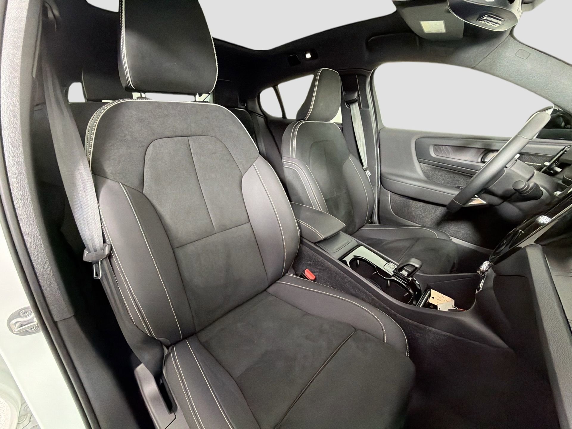 Certified 2023 Volvo C40 P8 Recharge Ultimate AWD/4WD image 28