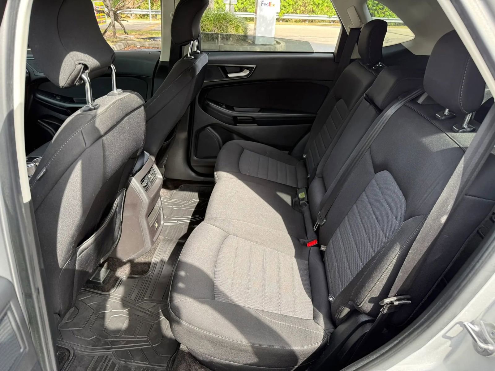 Used 2018 Ford Edge SE image 21