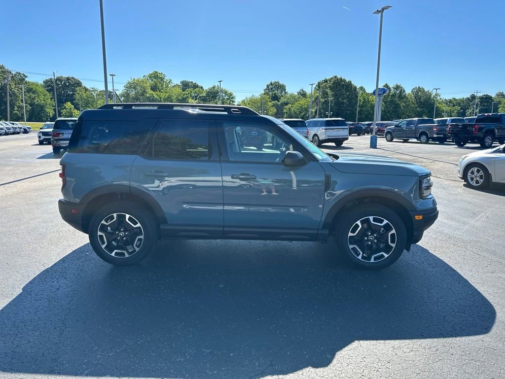 Used 2023 Ford Bronco Sport Outer Banks AWD/4WD image 2