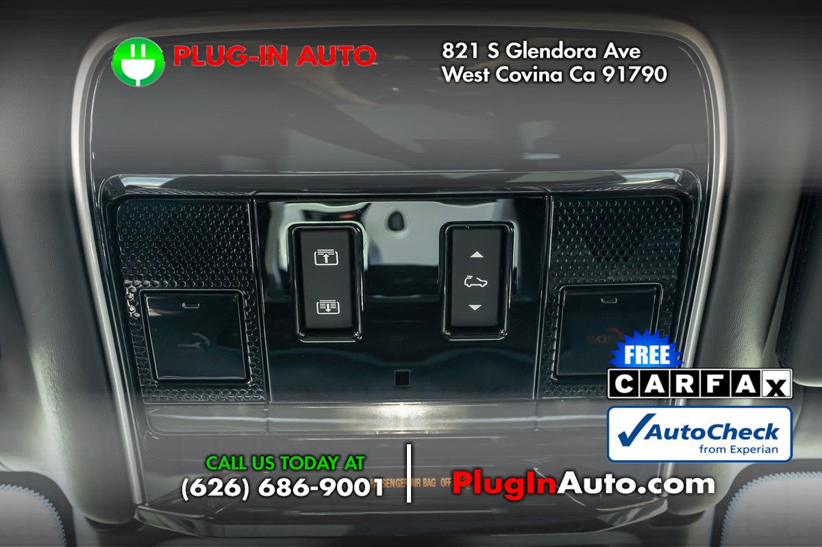 Used 2025 Land Rover Range Rover SV image 24