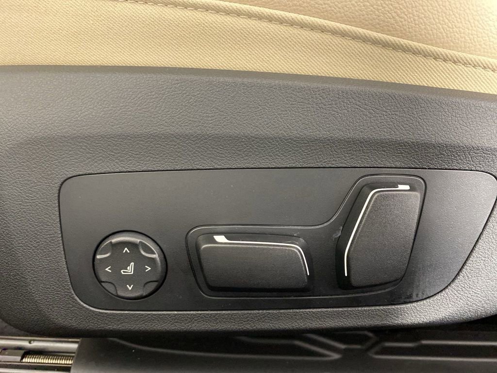 Used 2025 BMW 430i xDrive Coupe w/ Premium Package image 9