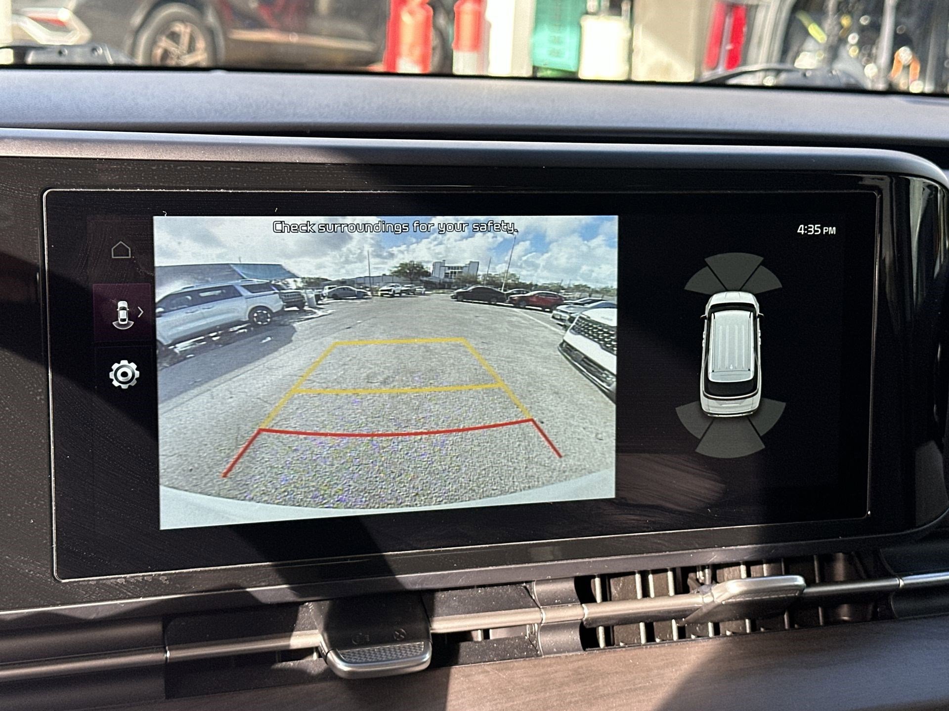 Used 2024 Kia Carnival EX image 22