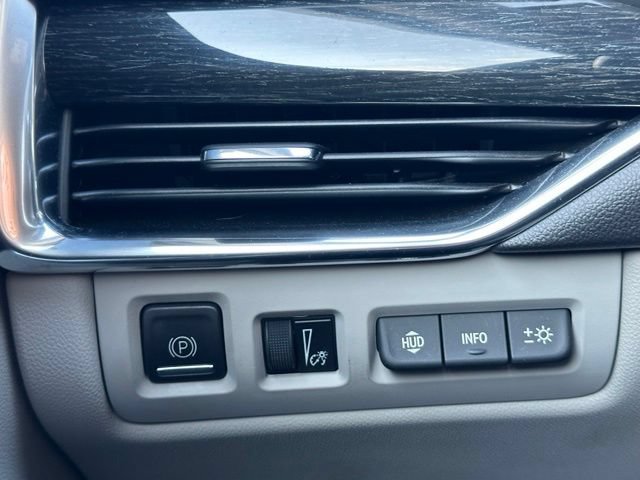 Used 2021 Cadillac XT4 Premium Luxury AWD/4WD image 27