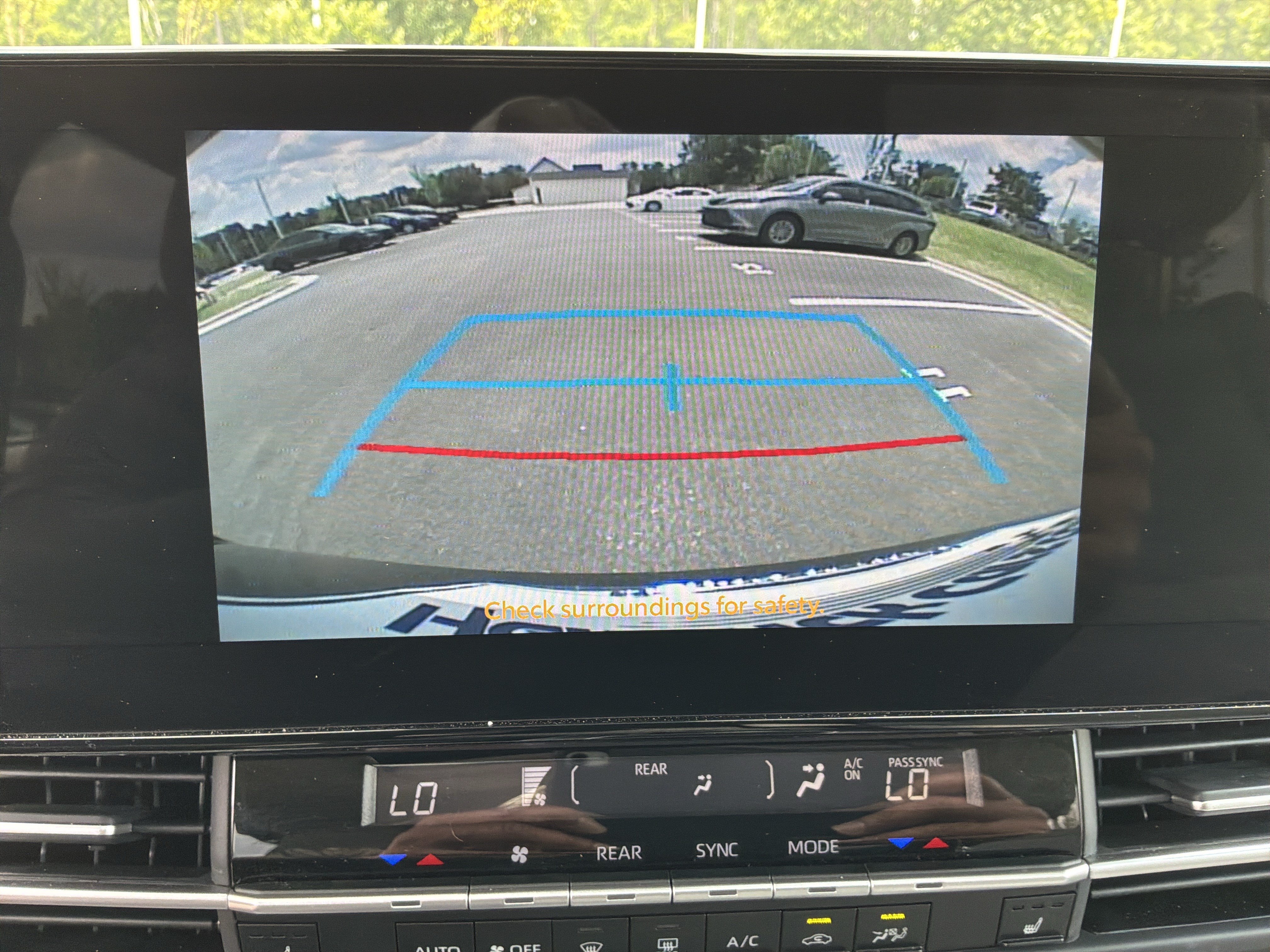 Used 2026 Toyota Sienna XLE FWD image 25