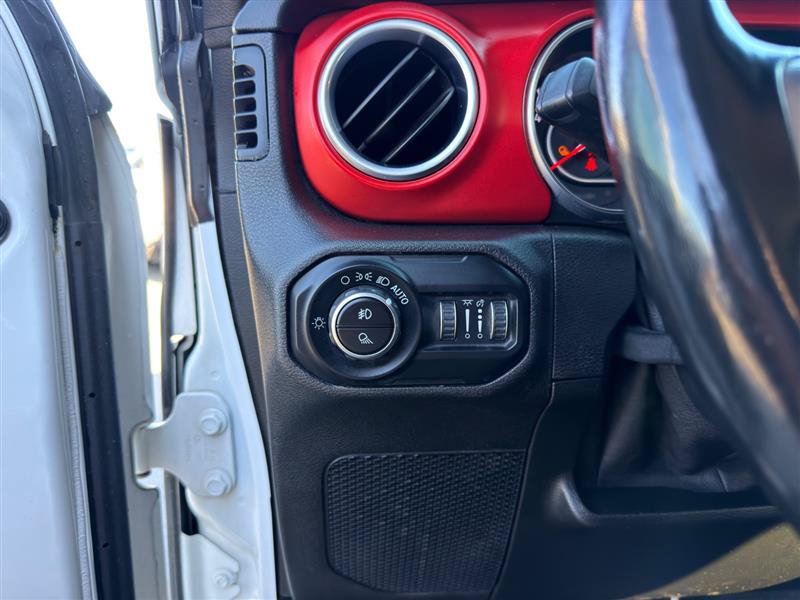 Used 2020 Jeep Gladiator Rubicon AWD/4WD image 10