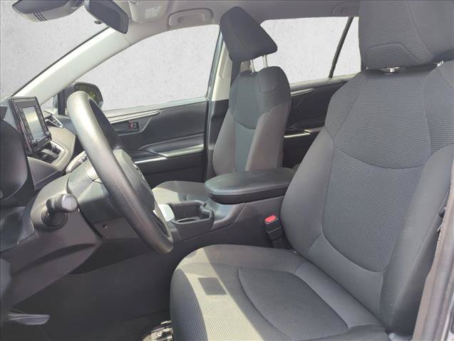 Used 2022 Toyota RAV4 LE AWD/4WD image 18