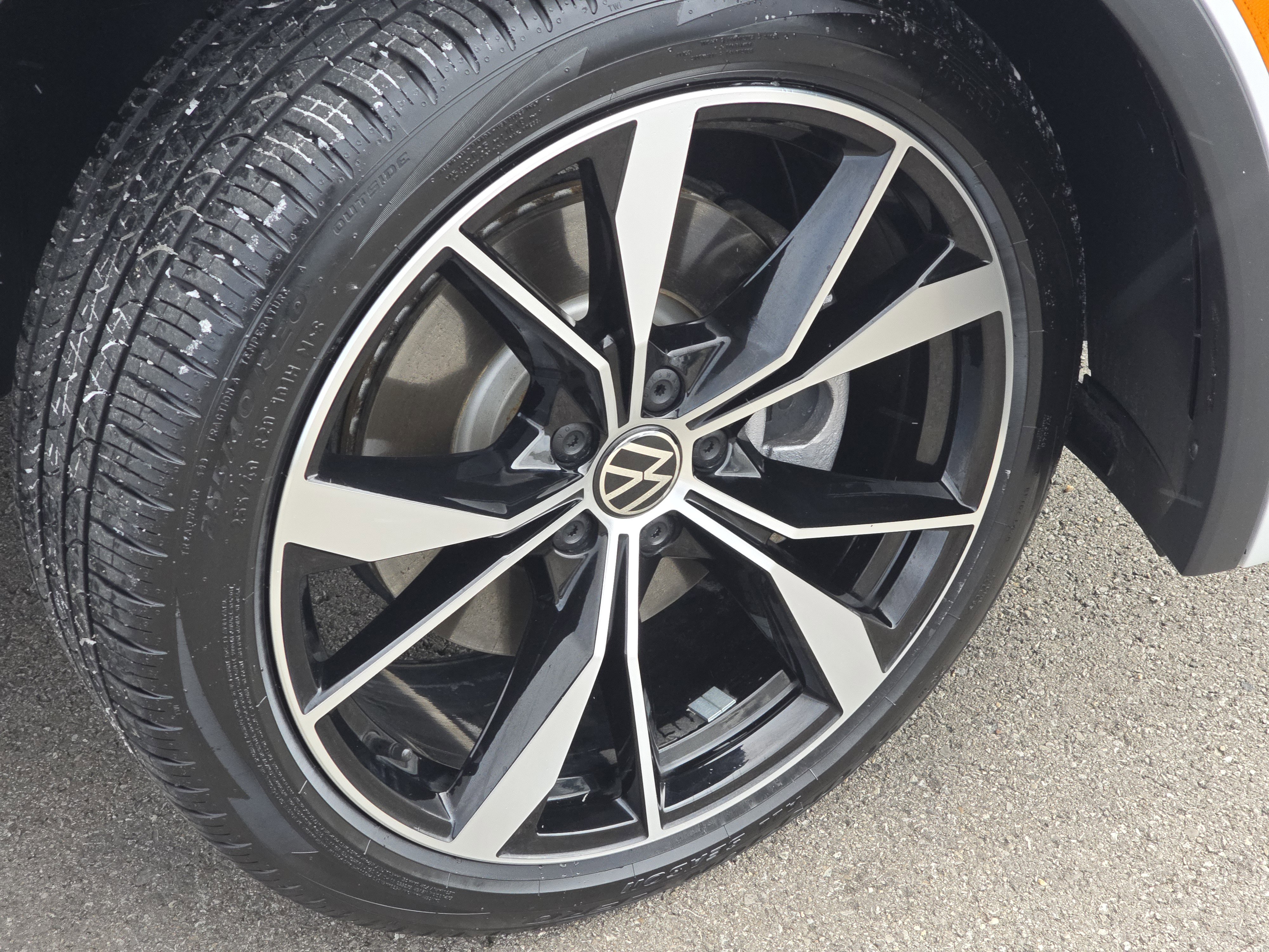 Certified 2024 Volkswagen Tiguan SEL R-Line image 14