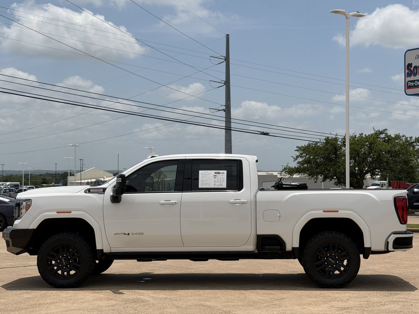 Used 2022 GMC Sierra 2500 AT4 w/ AT4 Premium Plus Package AWD/4WD image 7