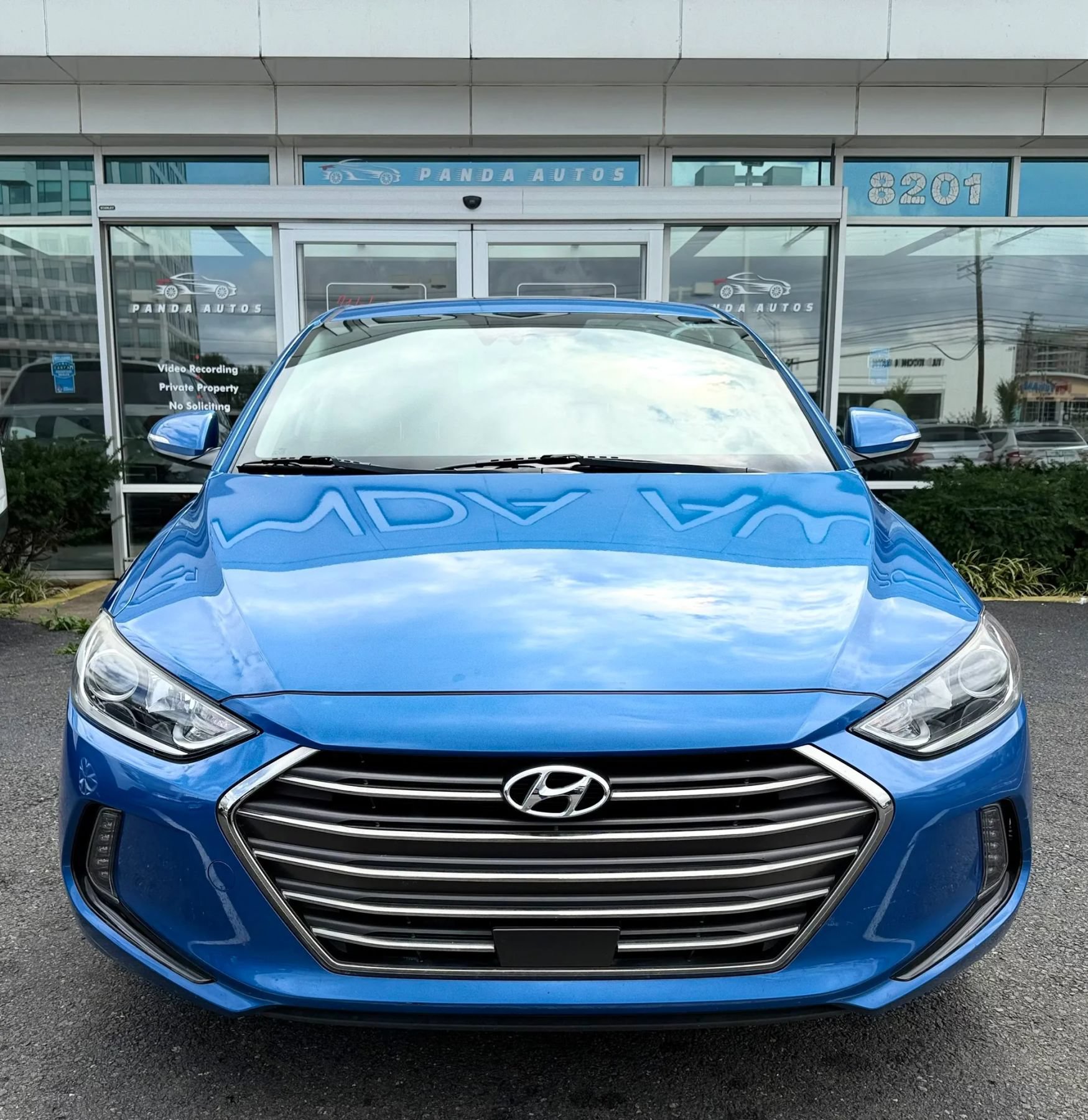 Used 2017 Hyundai Elantra Limited w/ Limited Ultimate Package 05 FWD image 2
