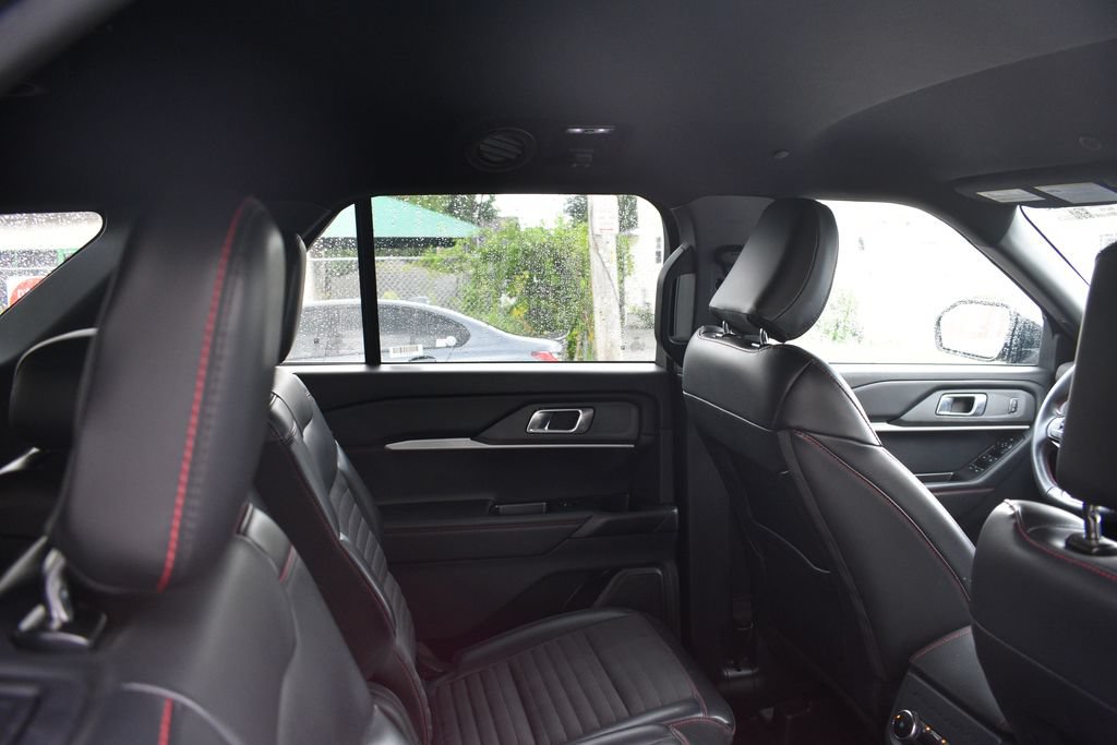 Used 2025 Ford Explorer ST-Line AWD/4WD image 25