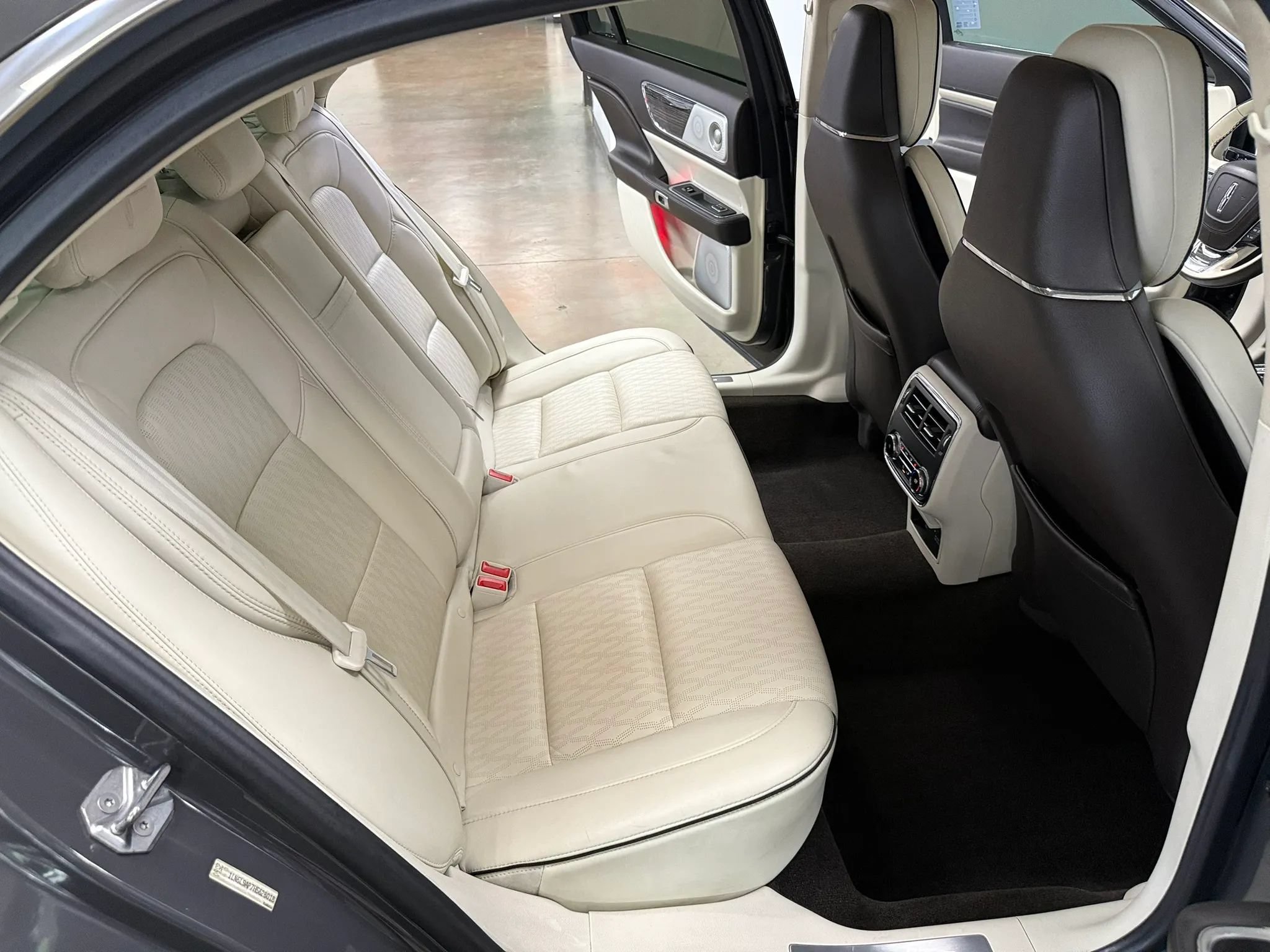 Used 2017 Lincoln Continental Black Label w/ Technology Package FWD image 24