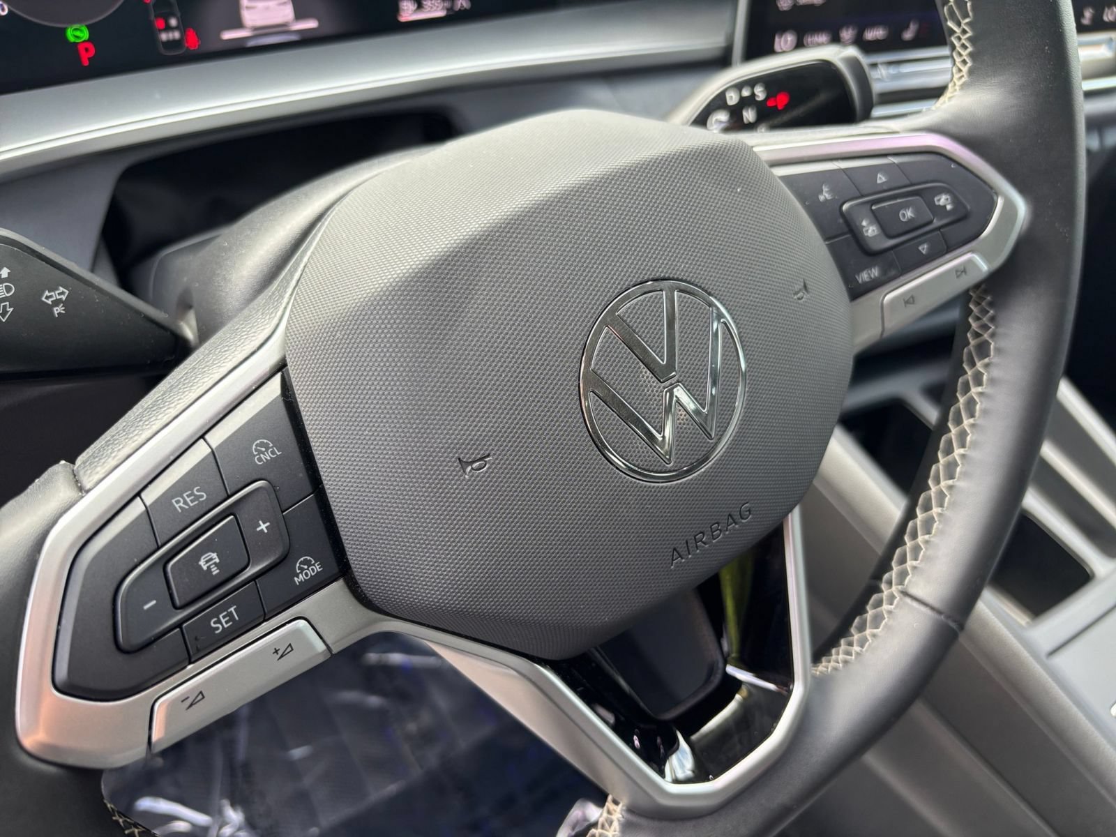 Used 2026 Volkswagen Tiguan SE AWD/4WD image 28