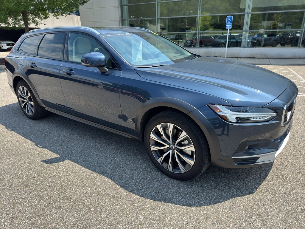 Certified 2025 Volvo V90 B6 Cross Country Plus