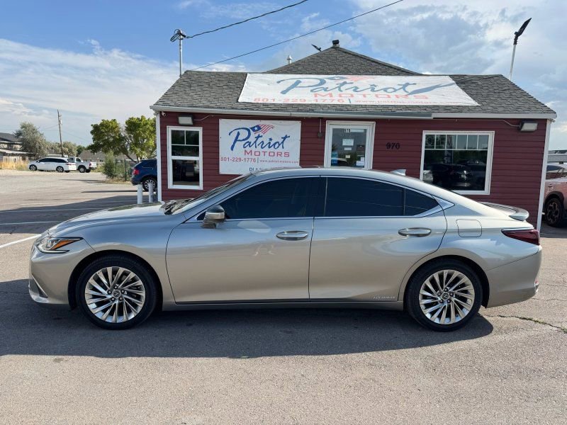 Used 2021 Lexus ES 300h w/ Accessory Package 2 image 2