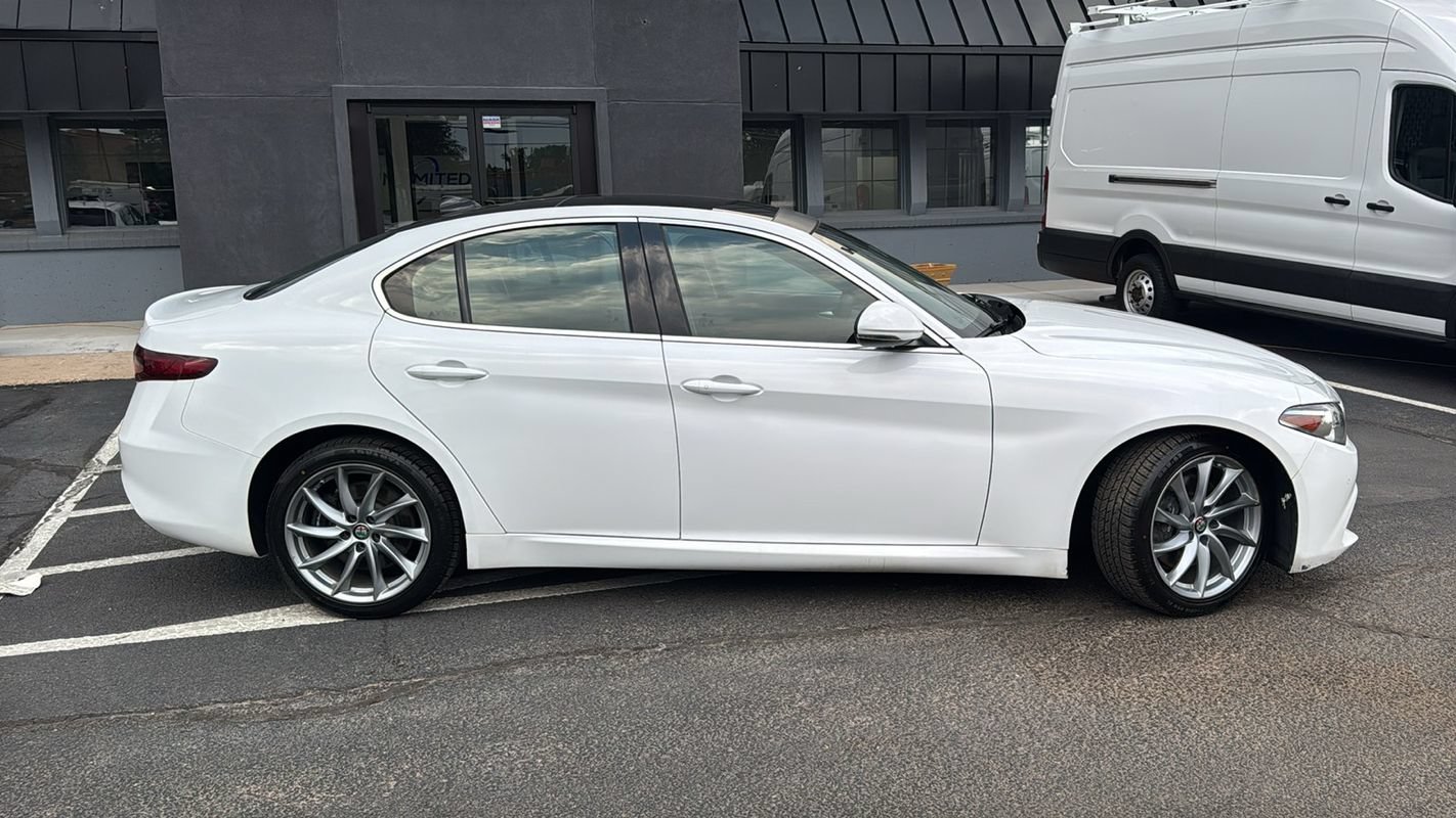 Used 2018 Alfa Romeo Giulia AWD image 2