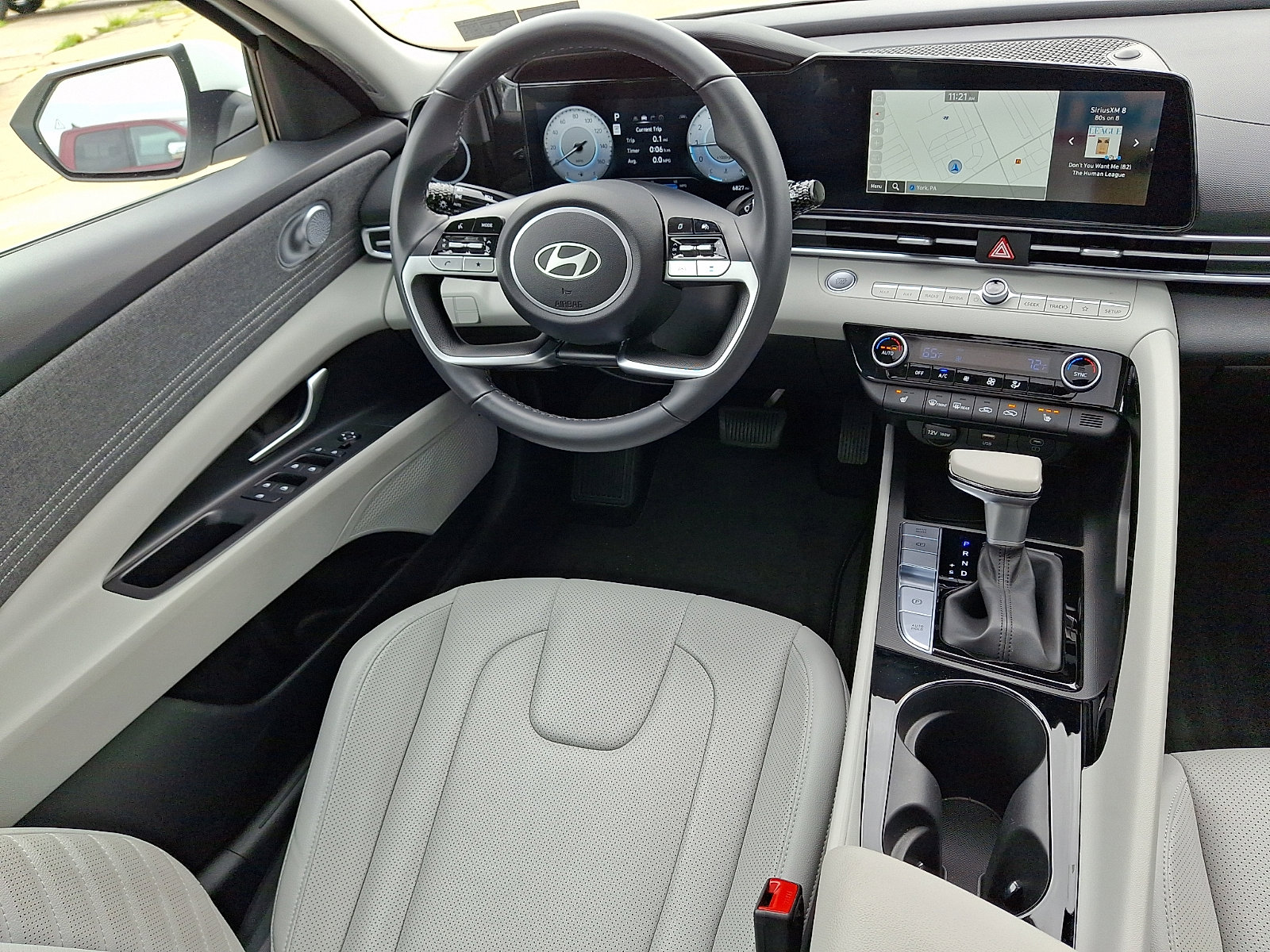 Certified 2025 Hyundai Elantra Limited FWD image 14