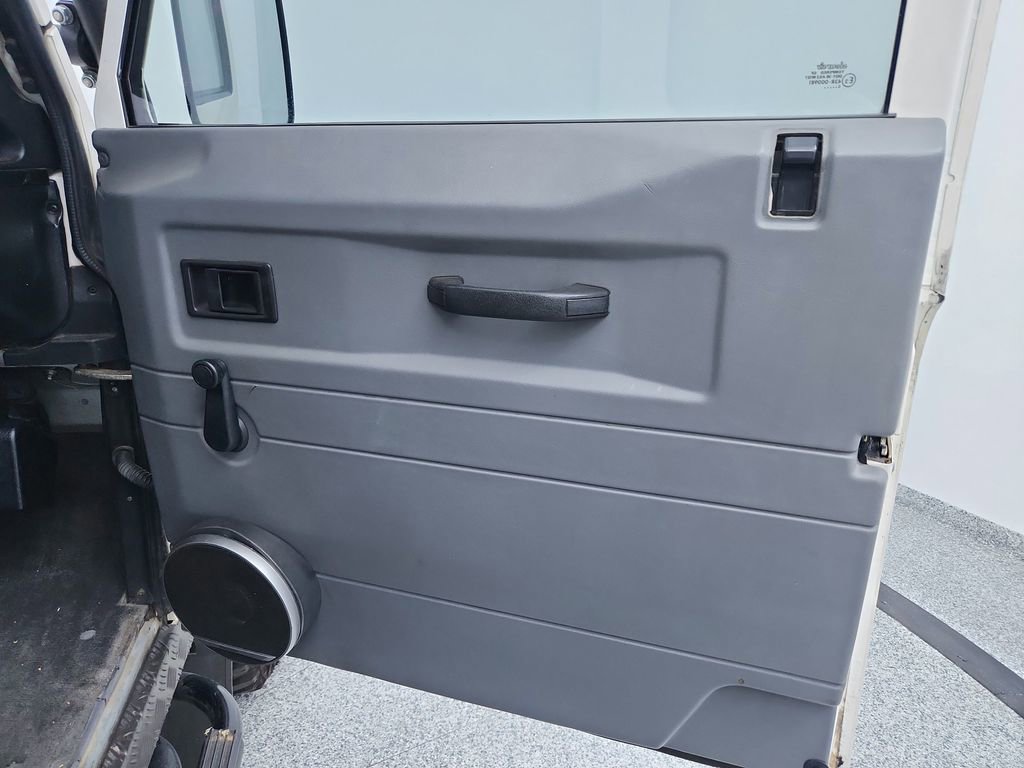 Used 1997 Land Rover Defender 90 image 26