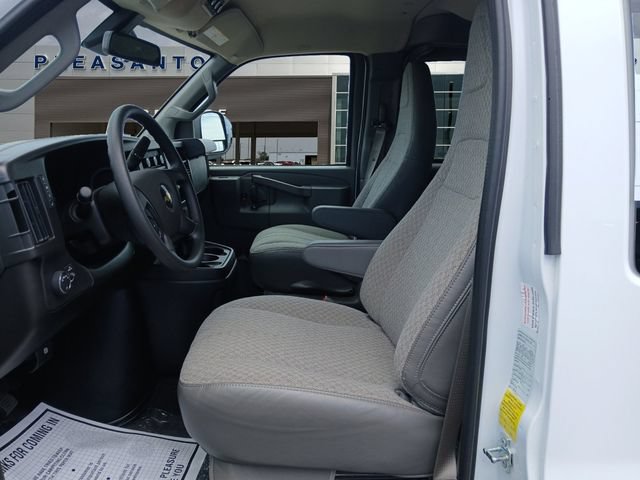Used 2025 Chevrolet Express 3500 LT w/ LT Preferred Equipment Group RWD image 9