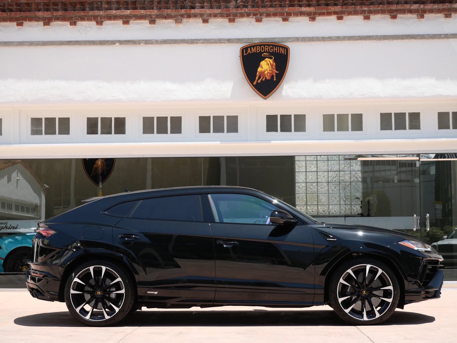 Used 2024 Lamborghini Urus S AWD/4WD image 2