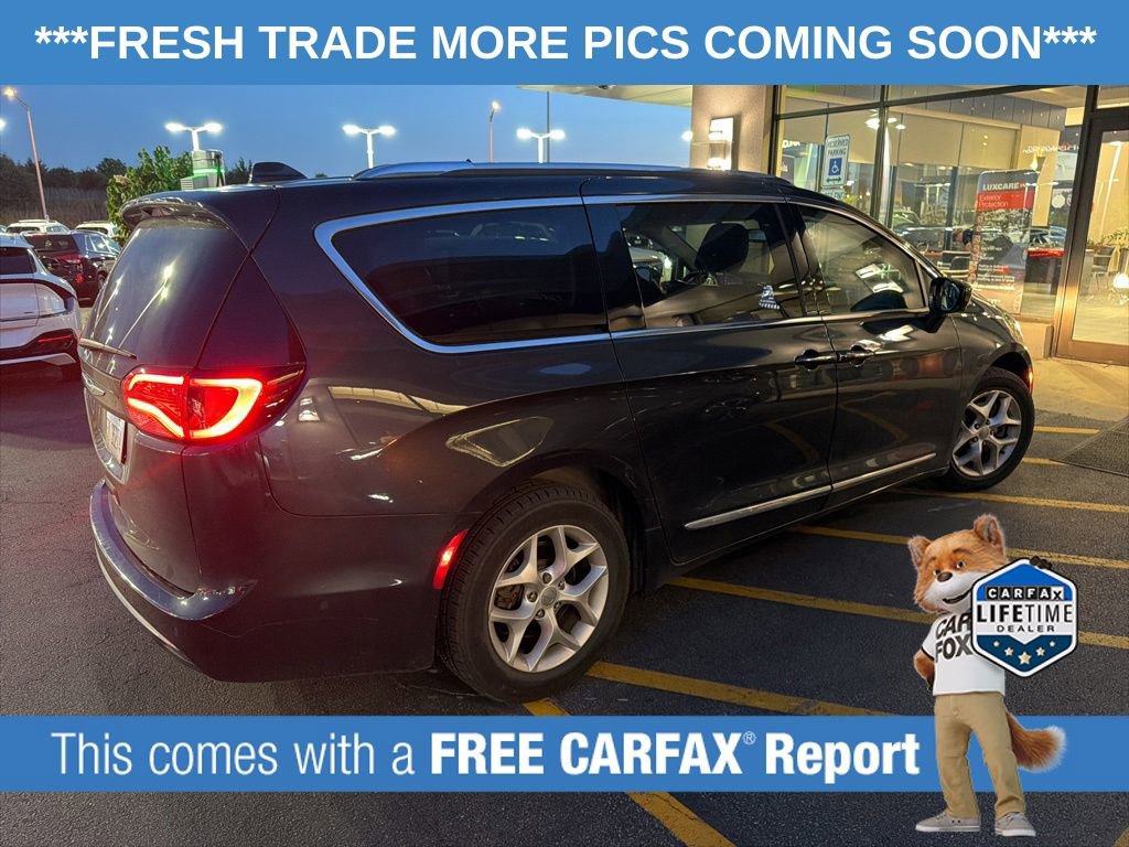 Used 2020 Chrysler Pacifica Touring-L Plus w/ Tire & Wheel Group FWD image 4