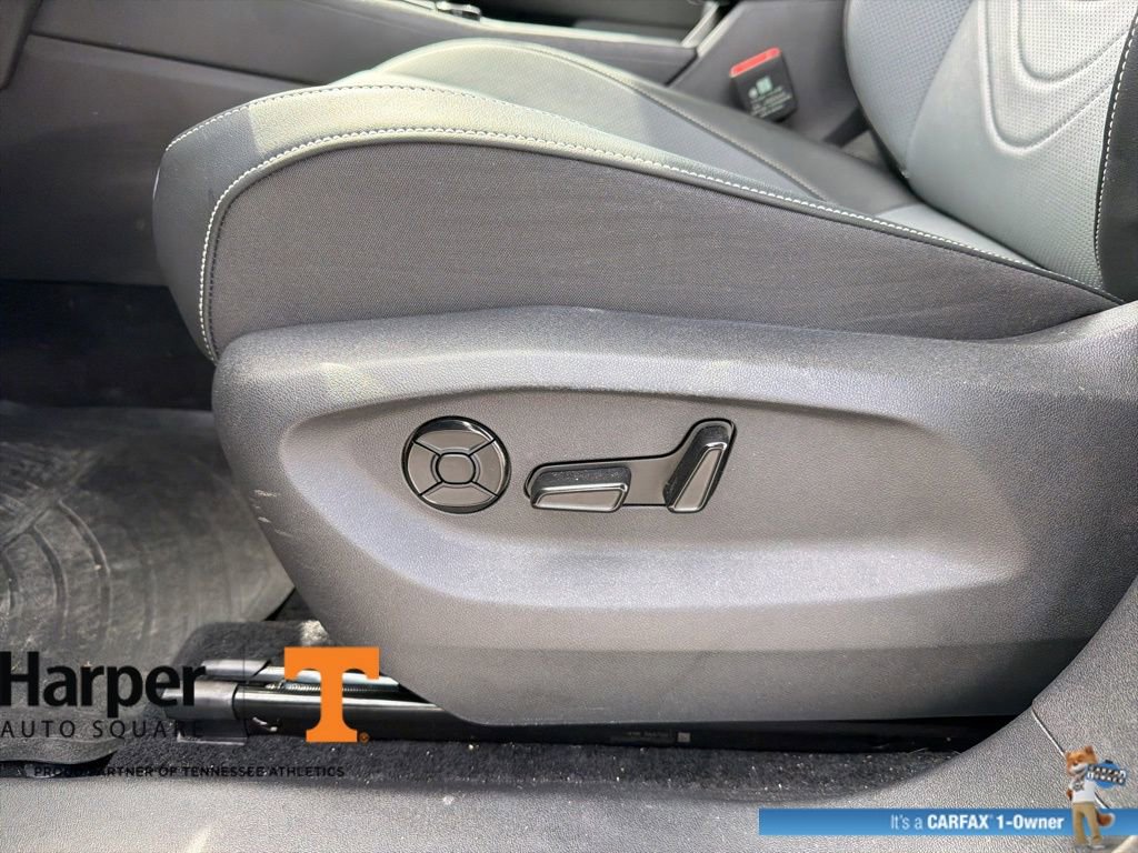 Used 2025 Volkswagen Tiguan SE w/ Panoramic Sunroof Package image 19