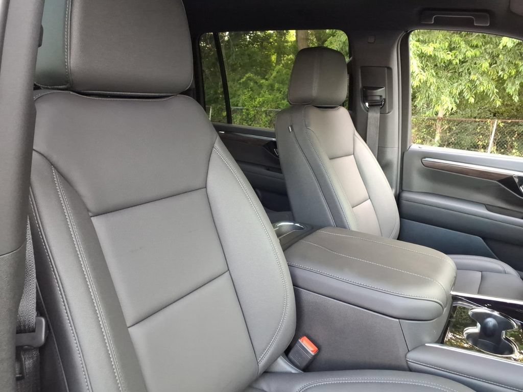 New 2026 Chevrolet Suburban LT w/ Comfort Package AWD/4WD image 26