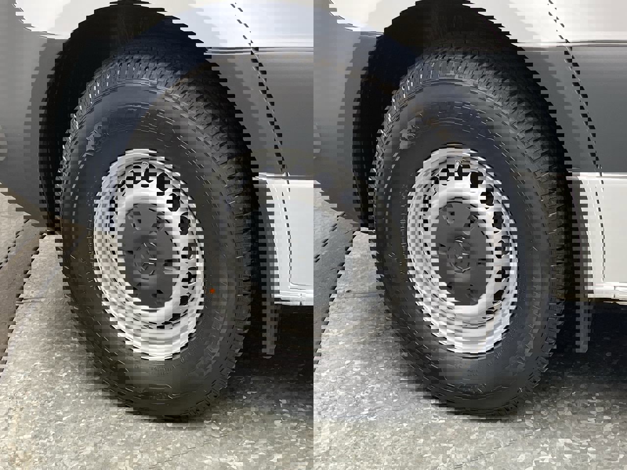 Used 2024 Mercedes-Benz Sprinter 2500 image 26