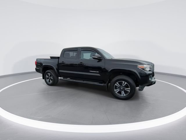Used 2018 Toyota Tacoma TRD Sport image 9