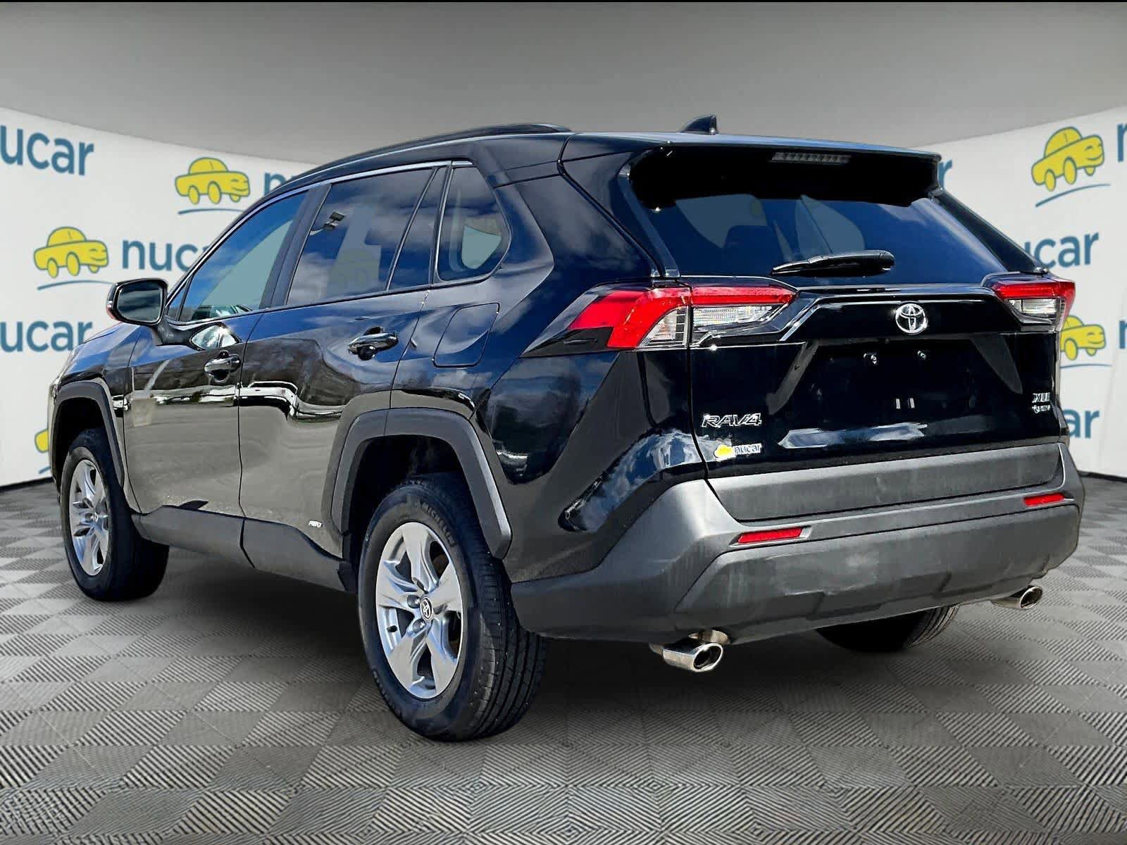 Used 2025 Toyota RAV4 XLE AWD/4WD image 4