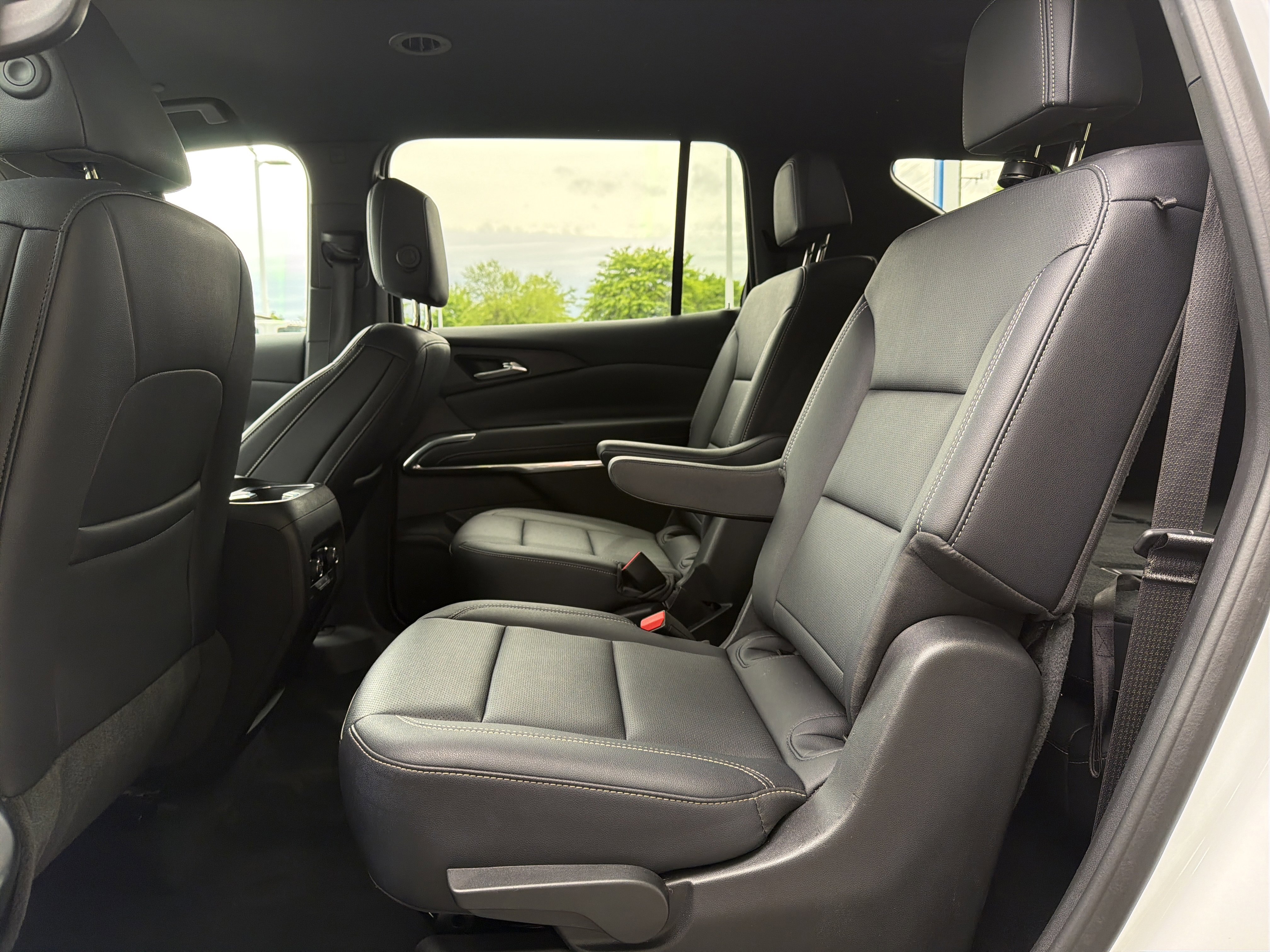 Used 2025 Chevrolet Traverse LT AWD/4WD image 30