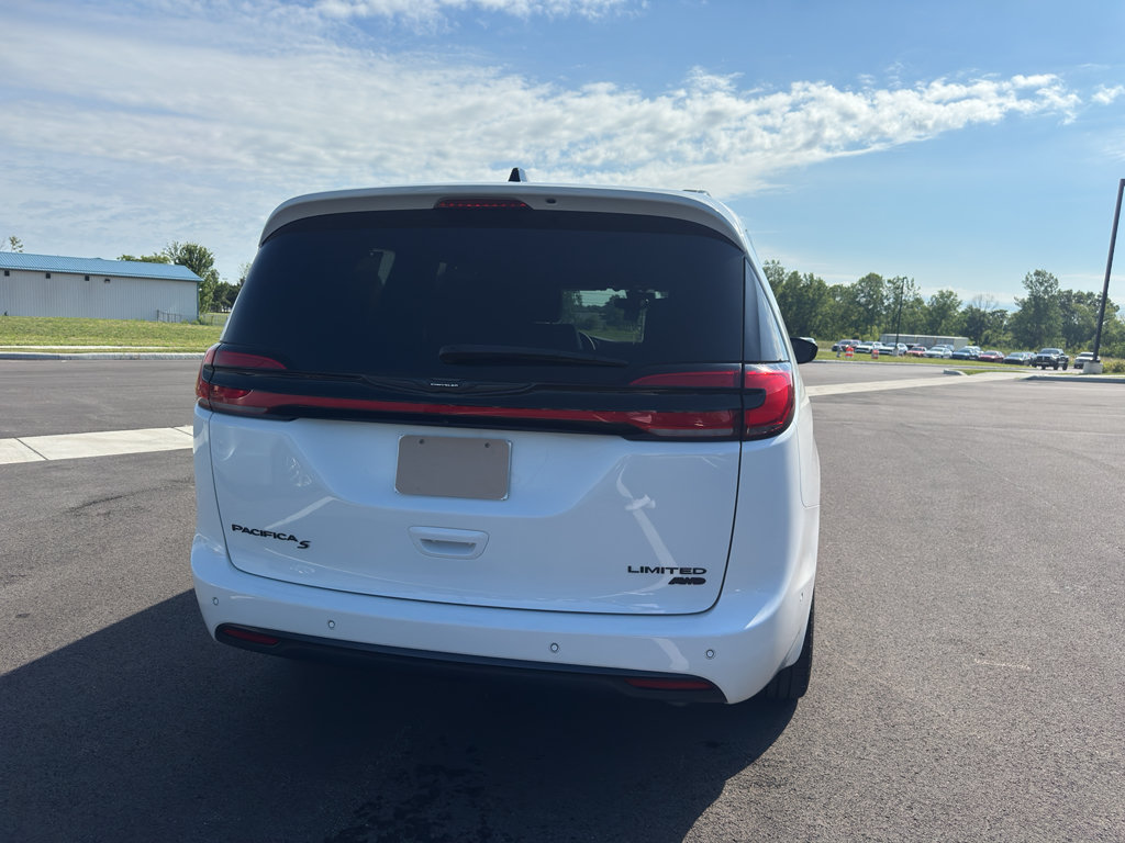 Used 2023 Chrysler Pacifica Limited w/ S Appearance Package AWD/4WD image 7